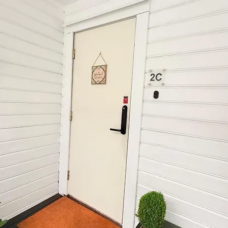 Séjour chez l'habitant Asanzo Historic Attic-traditional Norwegian & Warm Indian Hospitality *