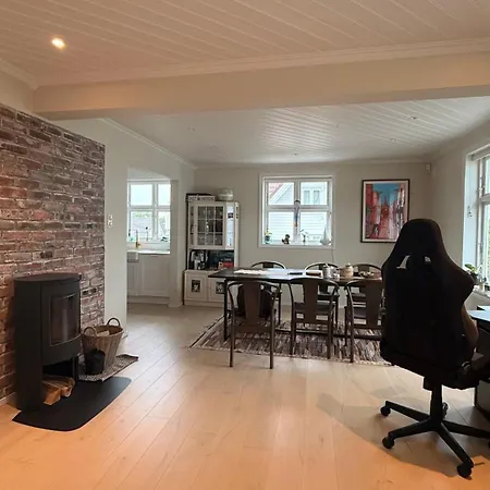Asanzo Historic Attic-traditional Norwegian & Warm Indian Hospitality * Stavanger