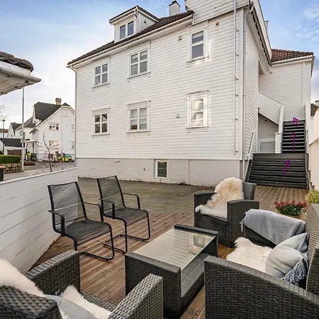 Asanzo Historic Attic-traditional Norwegian & Warm Indian Hospitality * Stavanger